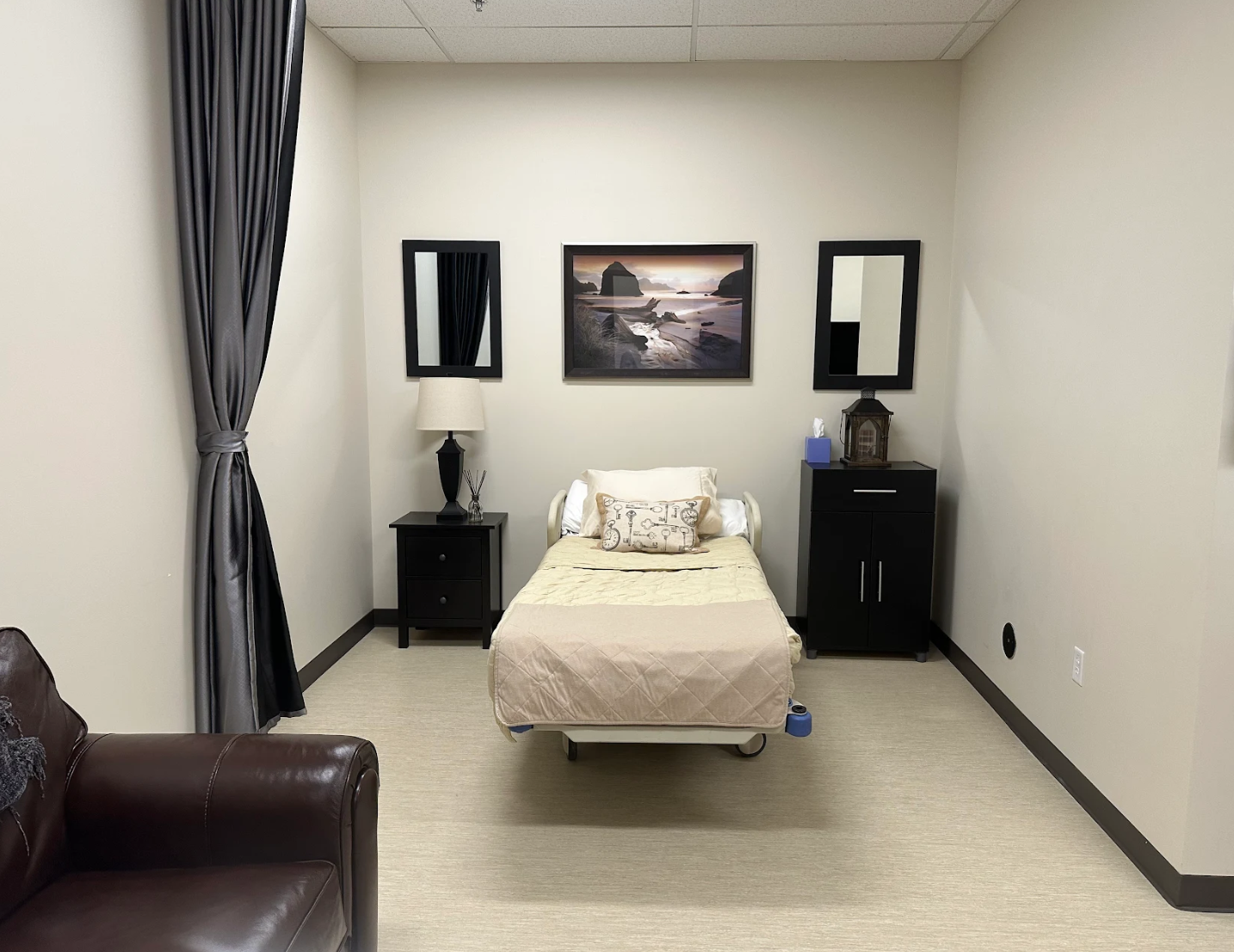 An image of the inside of the Sparks Brain Preservation visitor room.